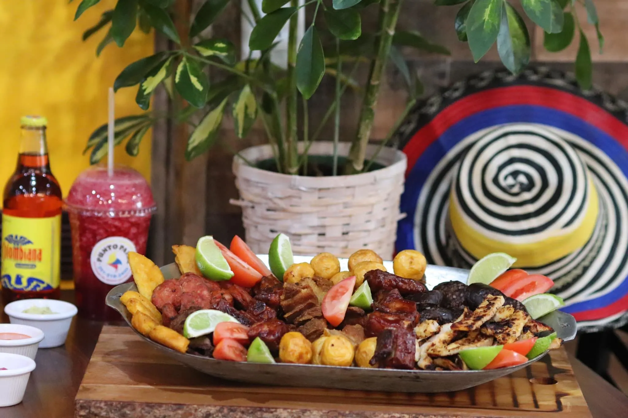 Punto Paisa Piqueteadero Colombian Restaurant